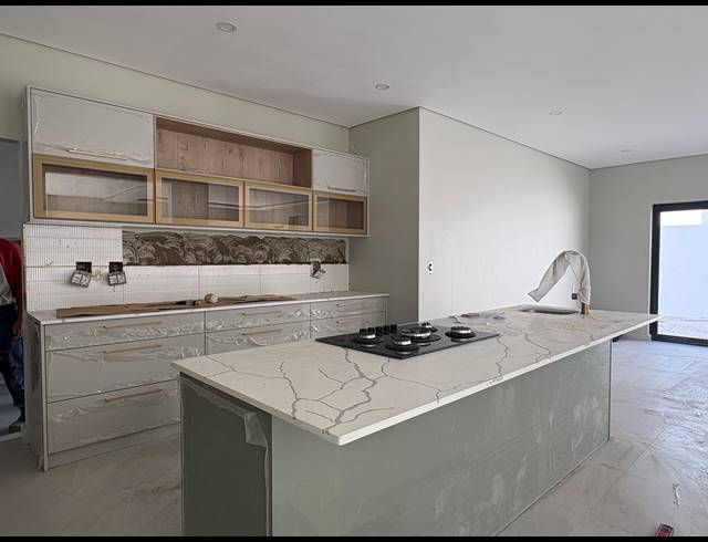 5 BEDROOM HOUSE FOR SALE IN SANDOWN